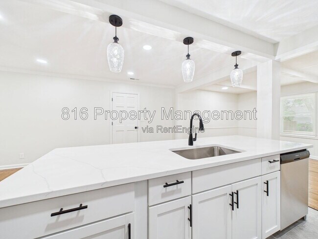 Building Photo - 6420 W 81st Terrace