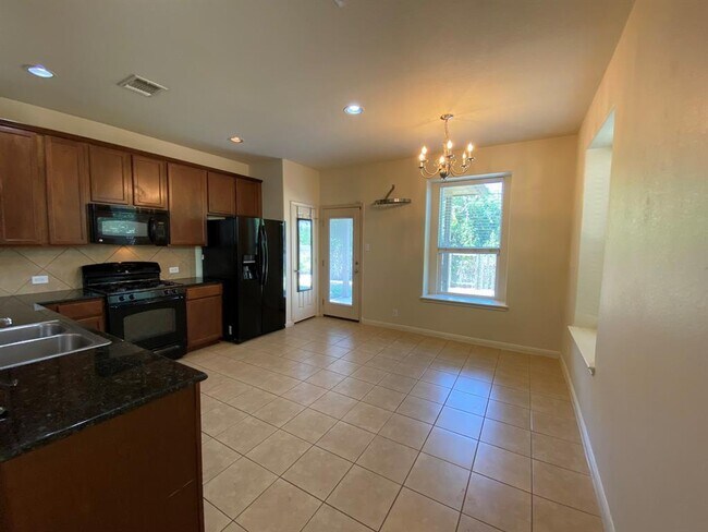 Building Photo - 2221 Nestlewood Dr