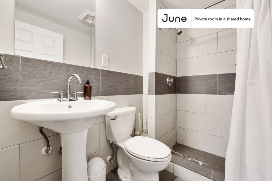 Building Photo - Room in Shared 4 bed/2 bath home in Allston