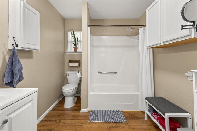 Building Photo - 467 Burr Oak Ln