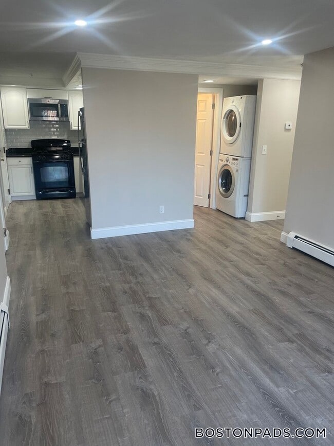 Building Photo - 27 Kenmar Dr