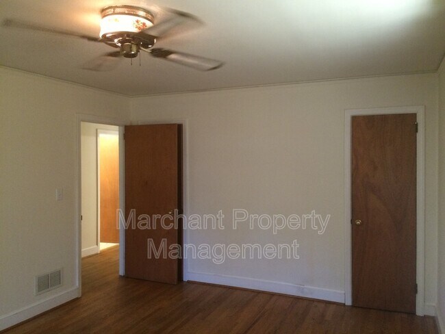 Building Photo - 237 Oak Rd
