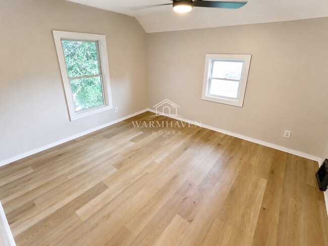 Building Photo - 402 Hall Ave