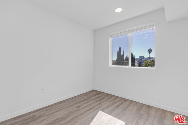 Building Photo - 10824 Blix St