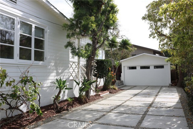 Building Photo - 645 Thalia St