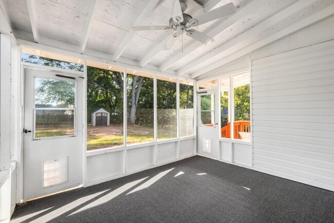 Building Photo - 1801 Crestridge Dr SE