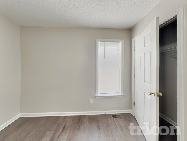 Building Photo - 105 Pinto Ln