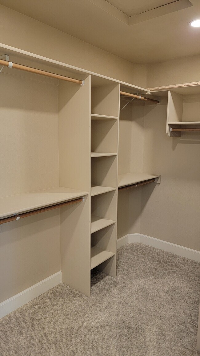 Building Photo - 3993 N Heritage View Ave