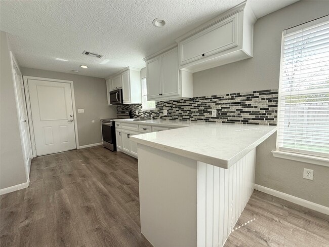 Building Photo - 300 Longstreet Rd