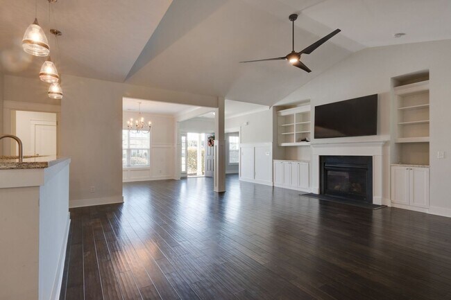 Building Photo - Beautiful Home in Lawton Station!