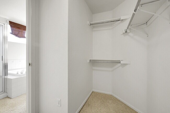 Building Photo - $2,650.00 - 4 Bedrooms, 2.5 Bathrooms, Sin...
