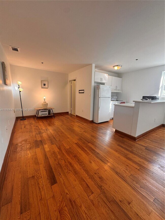 Building Photo - 361 Collins Ave