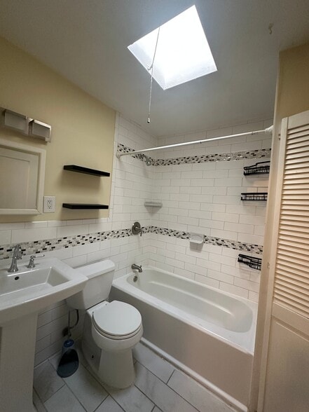 Building Photo - 2824 Edgecombe Cir S