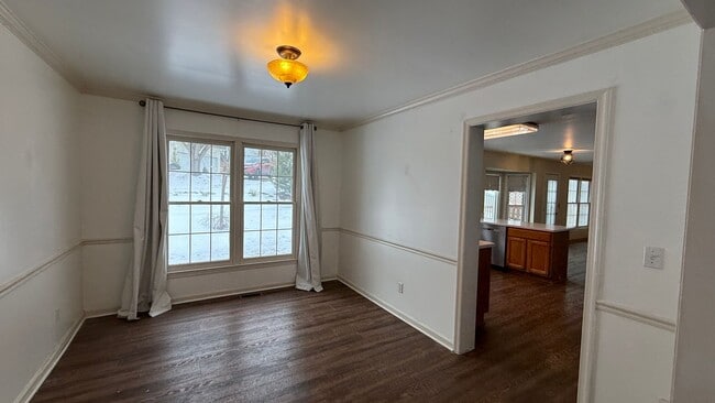 Building Photo - Hampton Oaks Colonial