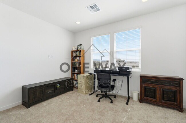 Building Photo - 10204 E Ulysses Ave