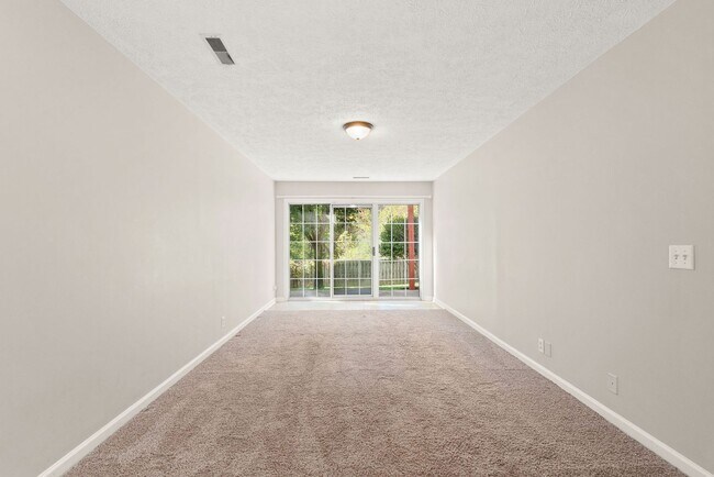 Building Photo - Highly sought after Chesney Glen division. 3 bedroom 2.5 Bath home in hermitage.