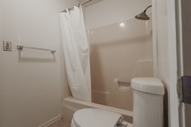 Building Photo - 10014 Stratmore Cir