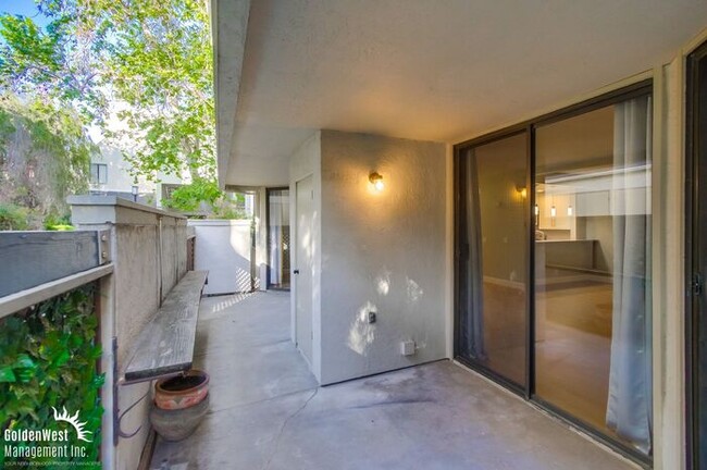 Building Photo - Updated 2Bdm 2Ba Condo in the Creekwood Co...