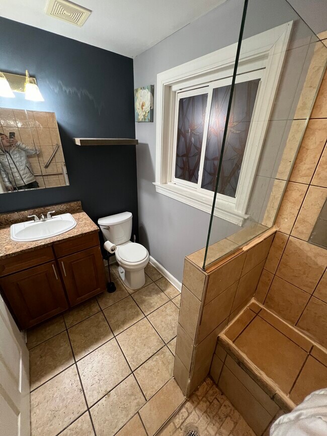 Building Photo - 2147 W 19th St