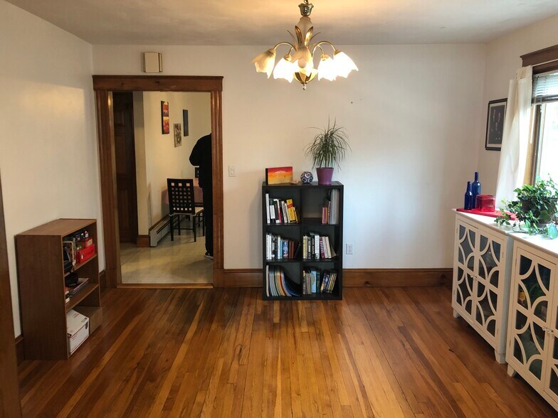Building Photo - 54 Varnum St