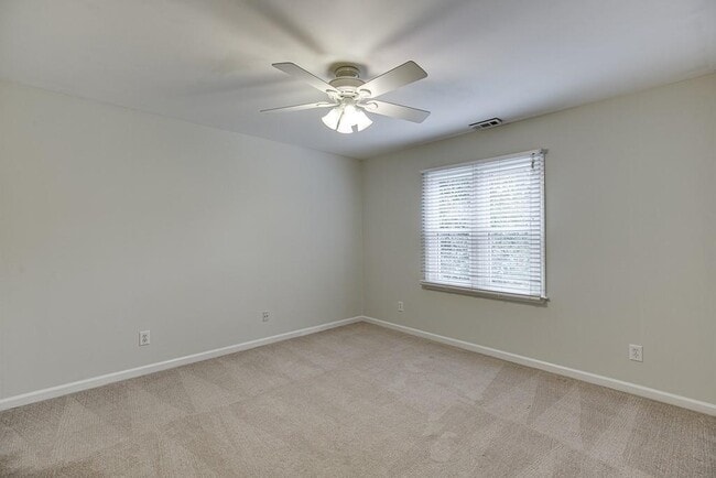 Building Photo - 6655 Lake Run Dr