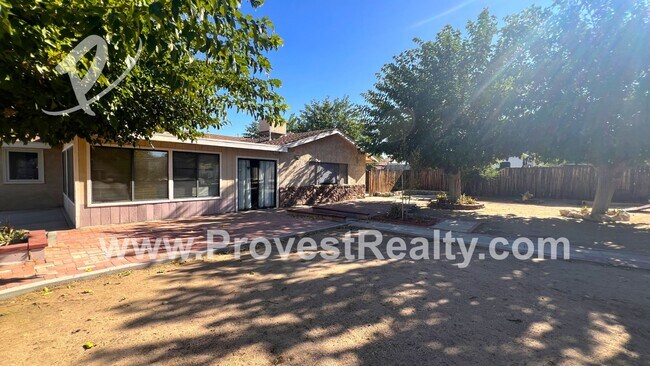Building Photo - 3 Bed, 2 Bath Hesperia Home!!!