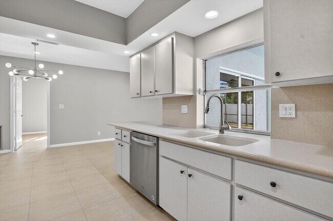 Building Photo - 1544 NW 9th St
