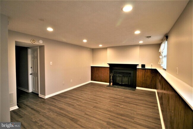 Building Photo - 507 Smoketree Ct