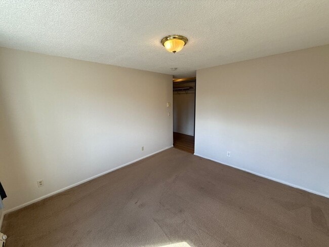 Building Photo - 2683 12th Pl SE