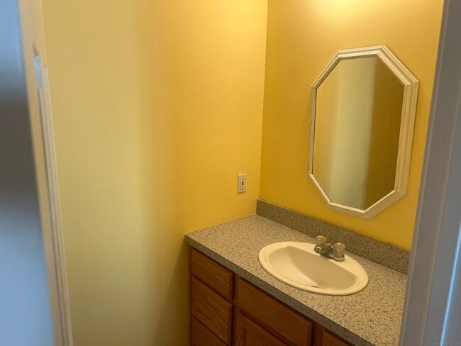 Building Photo - 53 Tunxis St