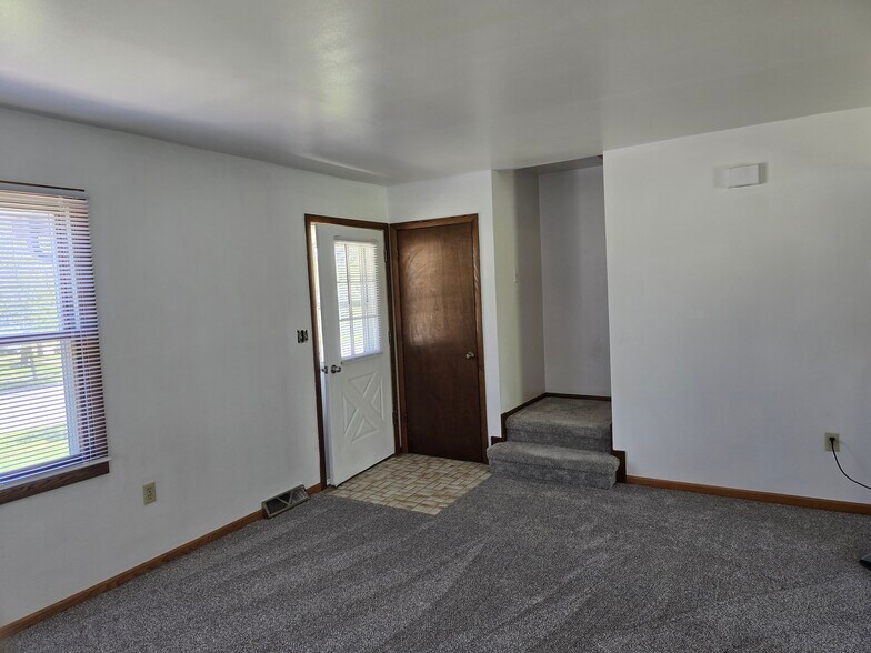 Building Photo - 391 Willow Grove Dr