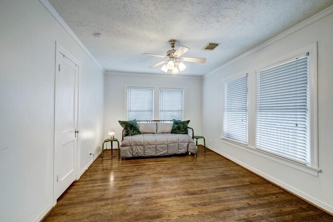 Building Photo - 610 Oakley St