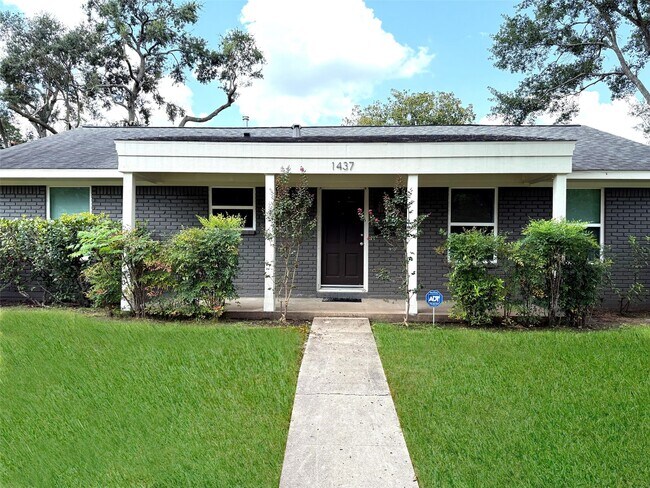 Primary Photo - 1437 Wisterwood Dr