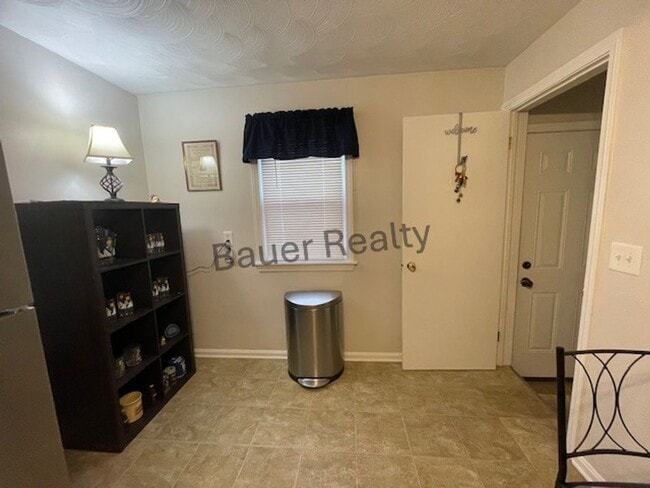 Building Photo - Immaculate Three Bedroom Home