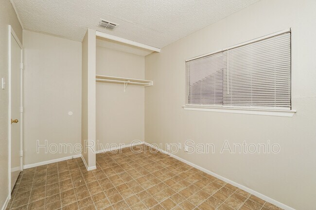 Building Photo - 5455 Port Townsend Dr
