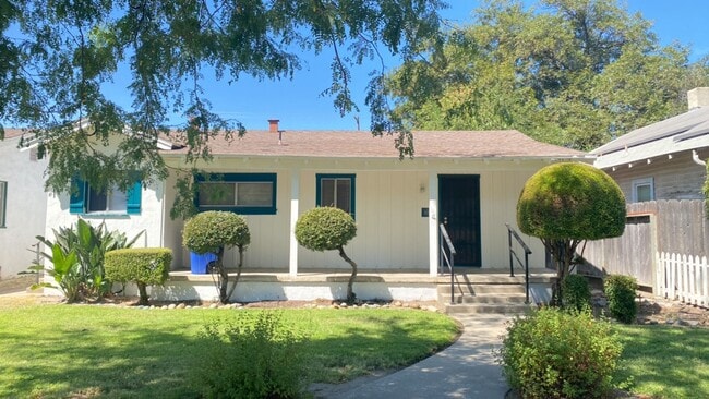 Building Photo - College Area Cottage