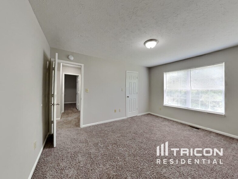 Building Photo - 6422 Coconut Ct
