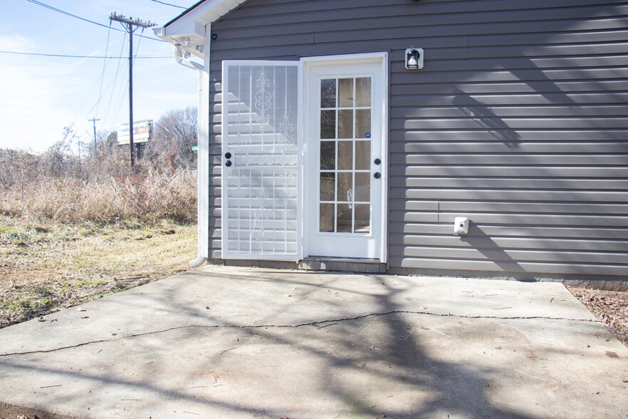 Small back yard and woods.it is now fenced in For privacy. - 3225 Lasalle St