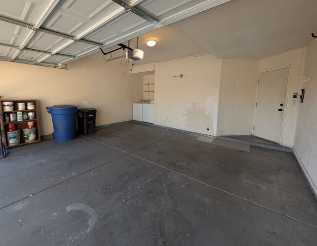 Building Photo - 2 Bedroom Townhome in the Stone Gate Commu...