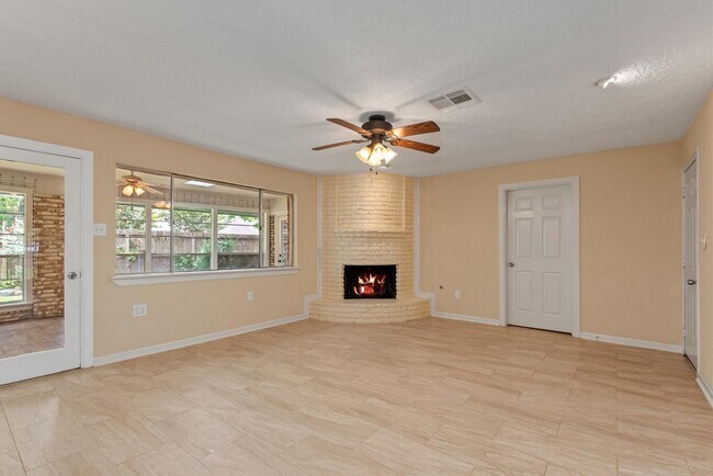 Building Photo - 4906 Green Willow Ln
