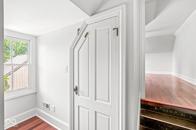 Building Photo - 331 N East St