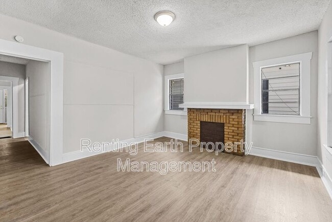 Building Photo - 1657 Lee Ave SW