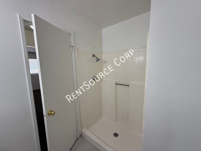 Building Photo - 1601 Cactus Dr
