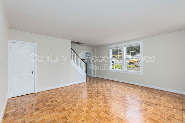 Building Photo - 1020 S Barton St