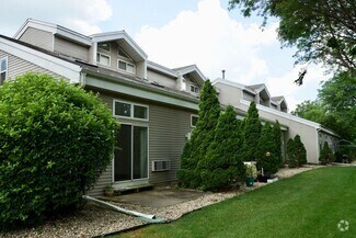 Building Photo - Great Arboretum location - lofted units - ...