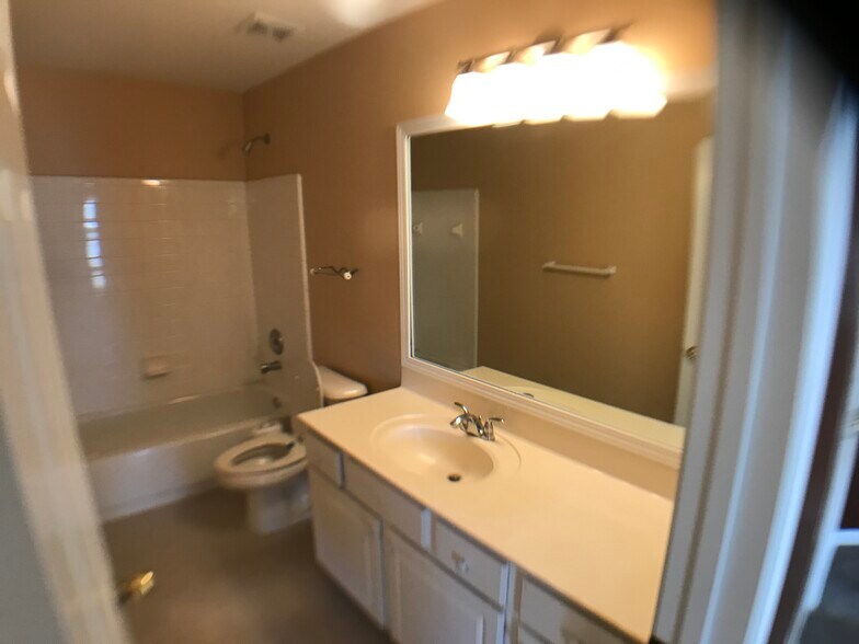 Building Photo - 11075 Regal Forest Dr.