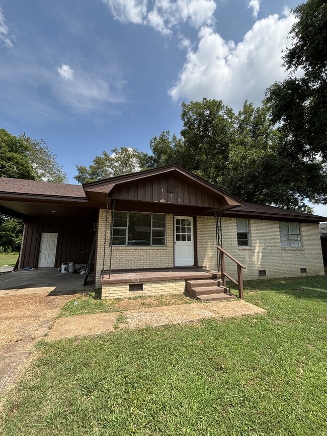 Primary Photo - 433 Fleming Dr