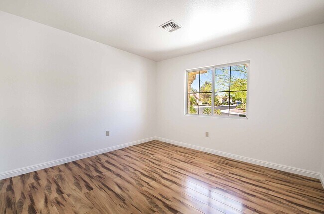Building Photo - Sun City Summerlin - Golf Course Community...
