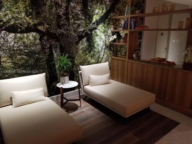 Building Photo - 1010 Brickell Ave