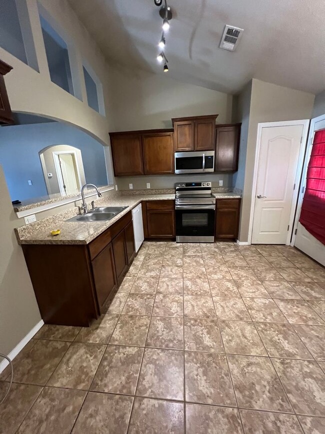 Building Photo - Nice 3 Bed 2 Bath house in new housing division off Northridge Drive